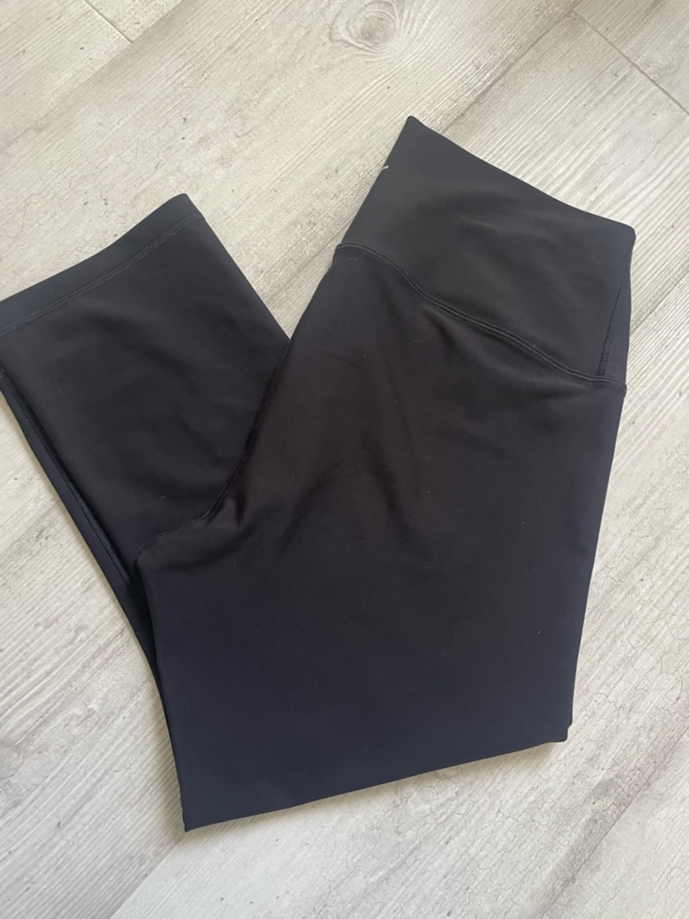 Like new! Old Navy Powersoft Black Leggings